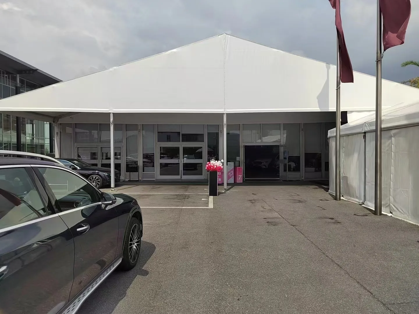 Auto show display layout inside a tent